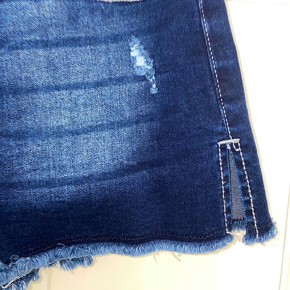 Distressed side-slit shorts - Picture 2 of 5